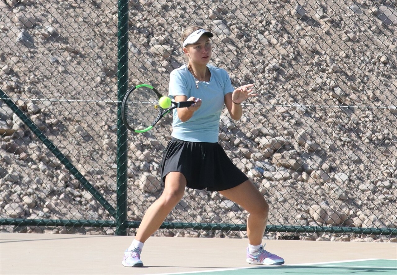 Erciyes'te gerçekleştirilen ITF Uluslararası Tenis Turnuvası devam ediyor. Erciyes Hisarcık Kapı...