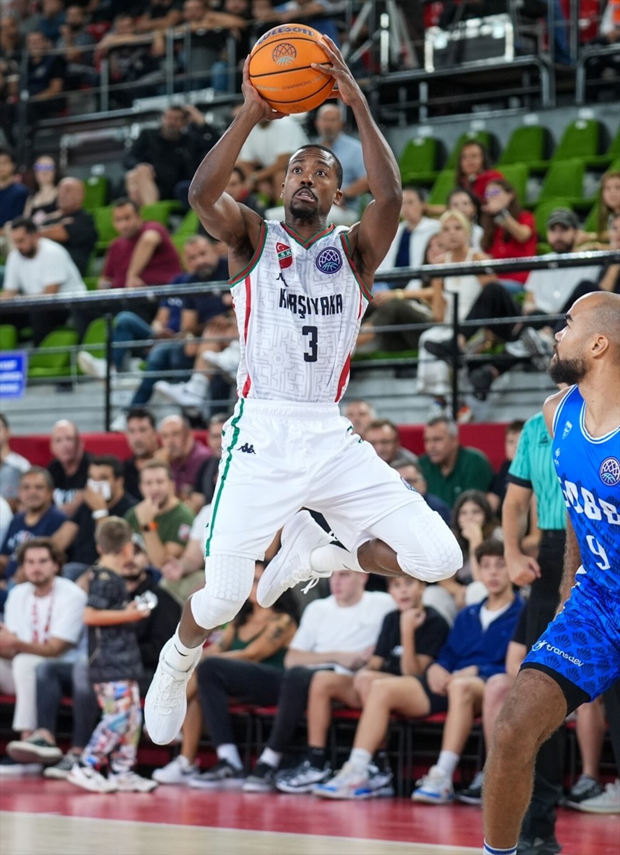 Basketbol Şampiyonlar Ligi C Grubu ikinci hafta maçında Karşıyaka, Fransız ekibi Saint-Quentin'le...