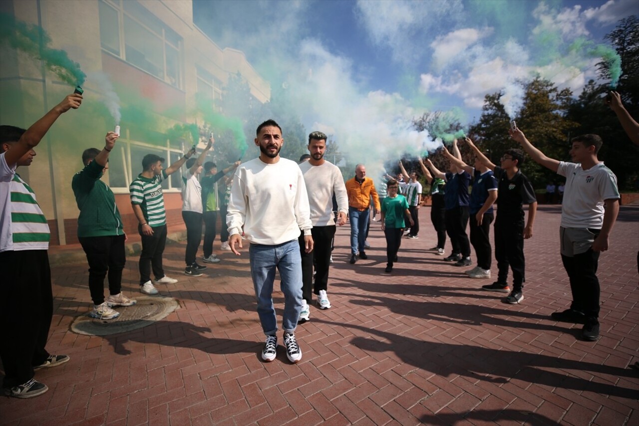 Bursa'da M. Kemal Coşkunöz Mesleki ve Teknik Anadolu Lisesi öğrencileri, her ayın 16'sında...