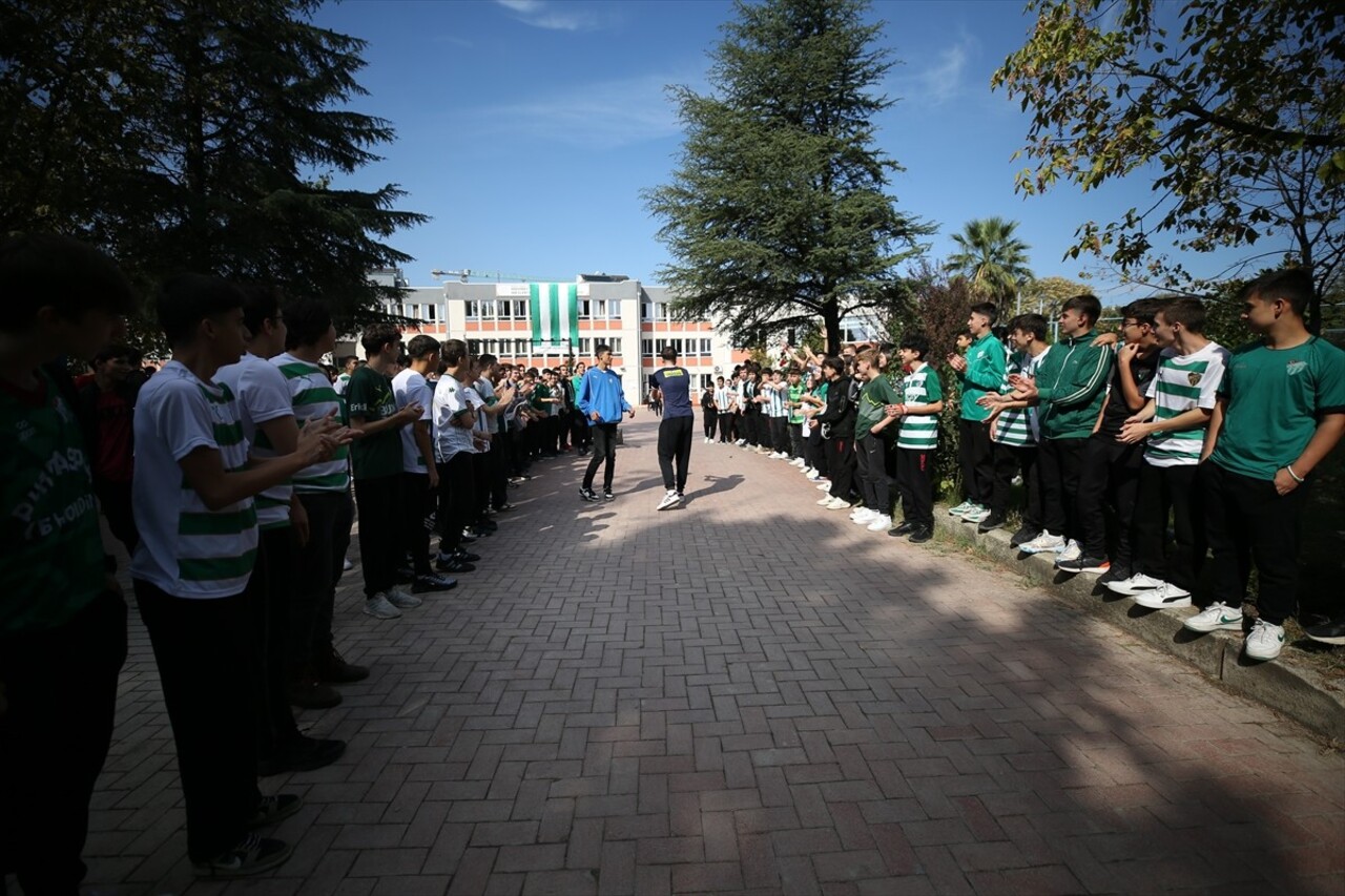 Bursa'da M. Kemal Coşkunöz Mesleki ve Teknik Anadolu Lisesi öğrencileri, her ayın 16'sında...