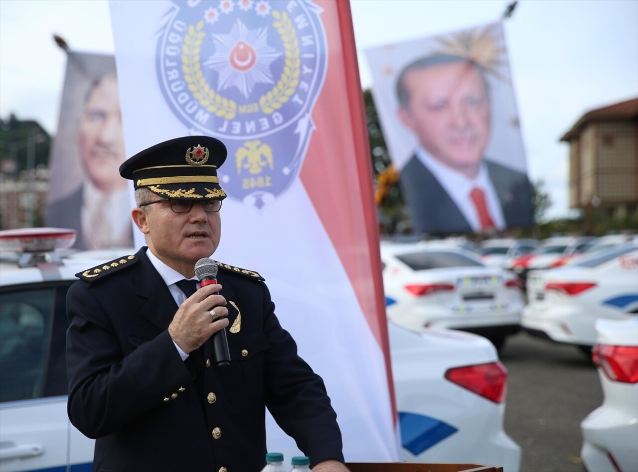 Rize Emniyet Müdürlüğüne tahsis edilen 51 araç, Çay Çarşısı Sahil Otopark'ta düzenlenen törenle...