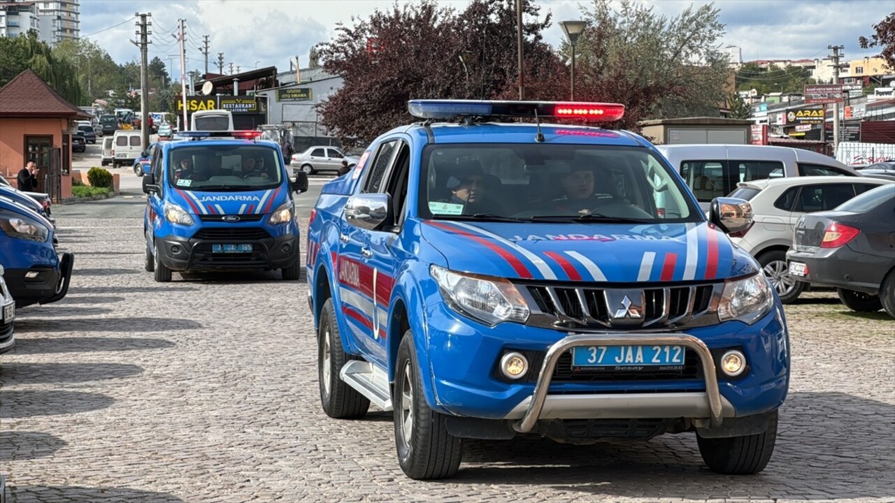 Kastamonu'da dün eşini öldüren polis adliyeye sevk edildi.