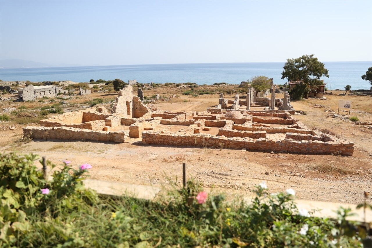 Mersin'de, milattan önce 4'üncü yüzyıldan itibaren varlığı bilinen Anemurium Antik Kenti'nde devam...