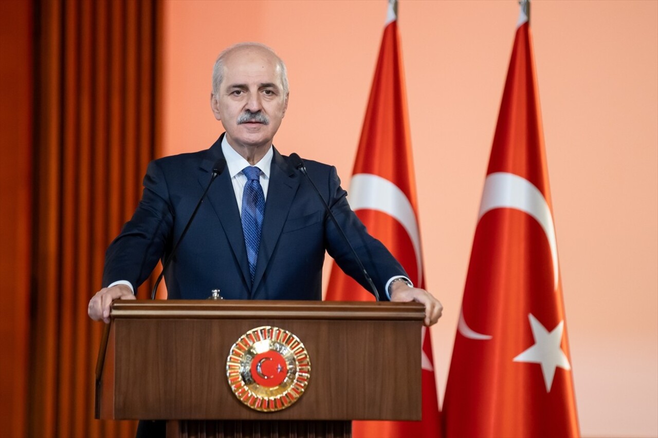 TBMM Başkanı Numan Kurtulmuş (sağda), Türkiye’ye resmi ziyaret gerçekleştiren Macaristan Ulusal...