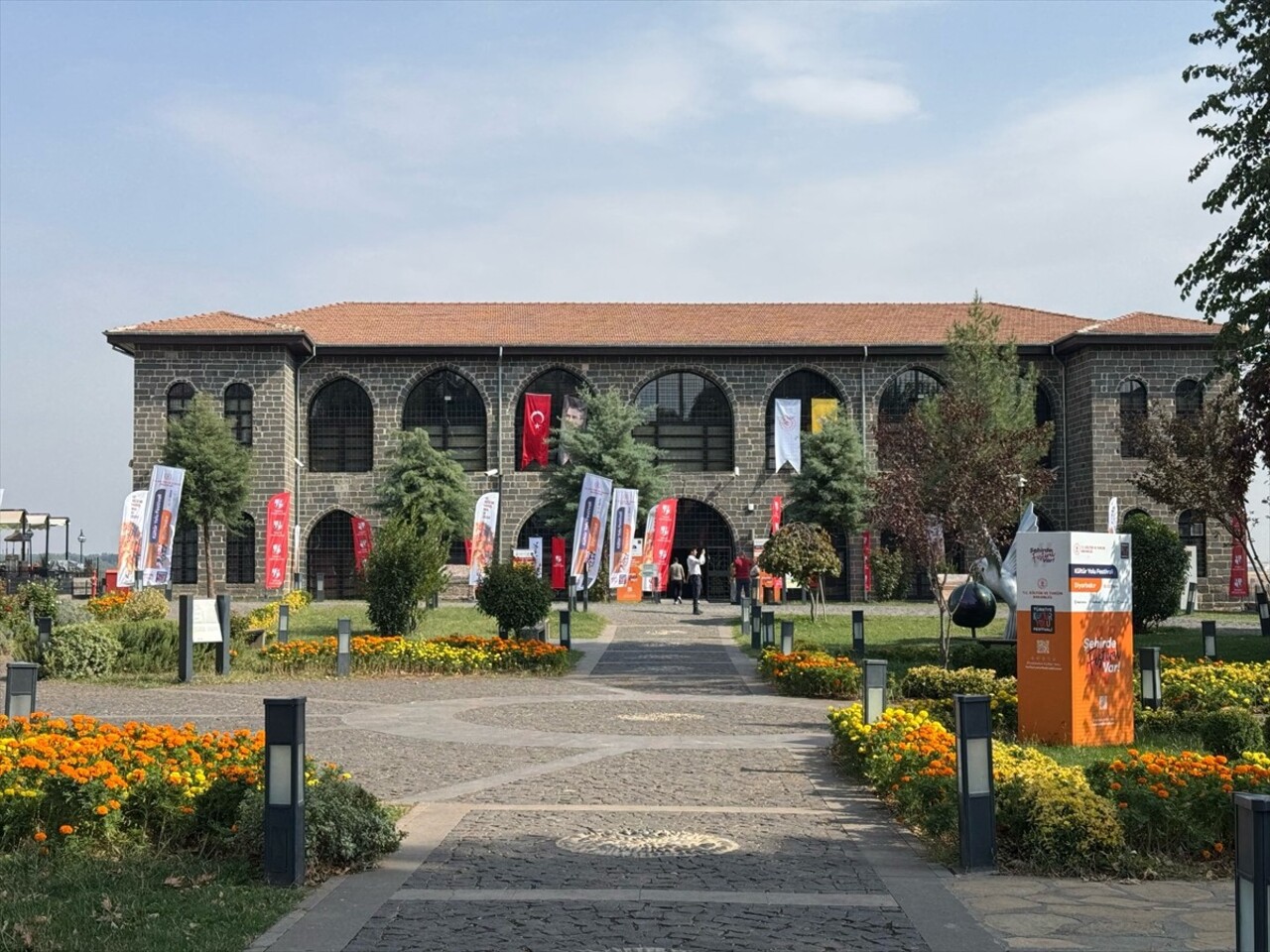 Diyarbakır Kültür Yolu Festivali, kültür ve sanat etkinlikleriyle devam ediyor. Kültür ve Turizm...