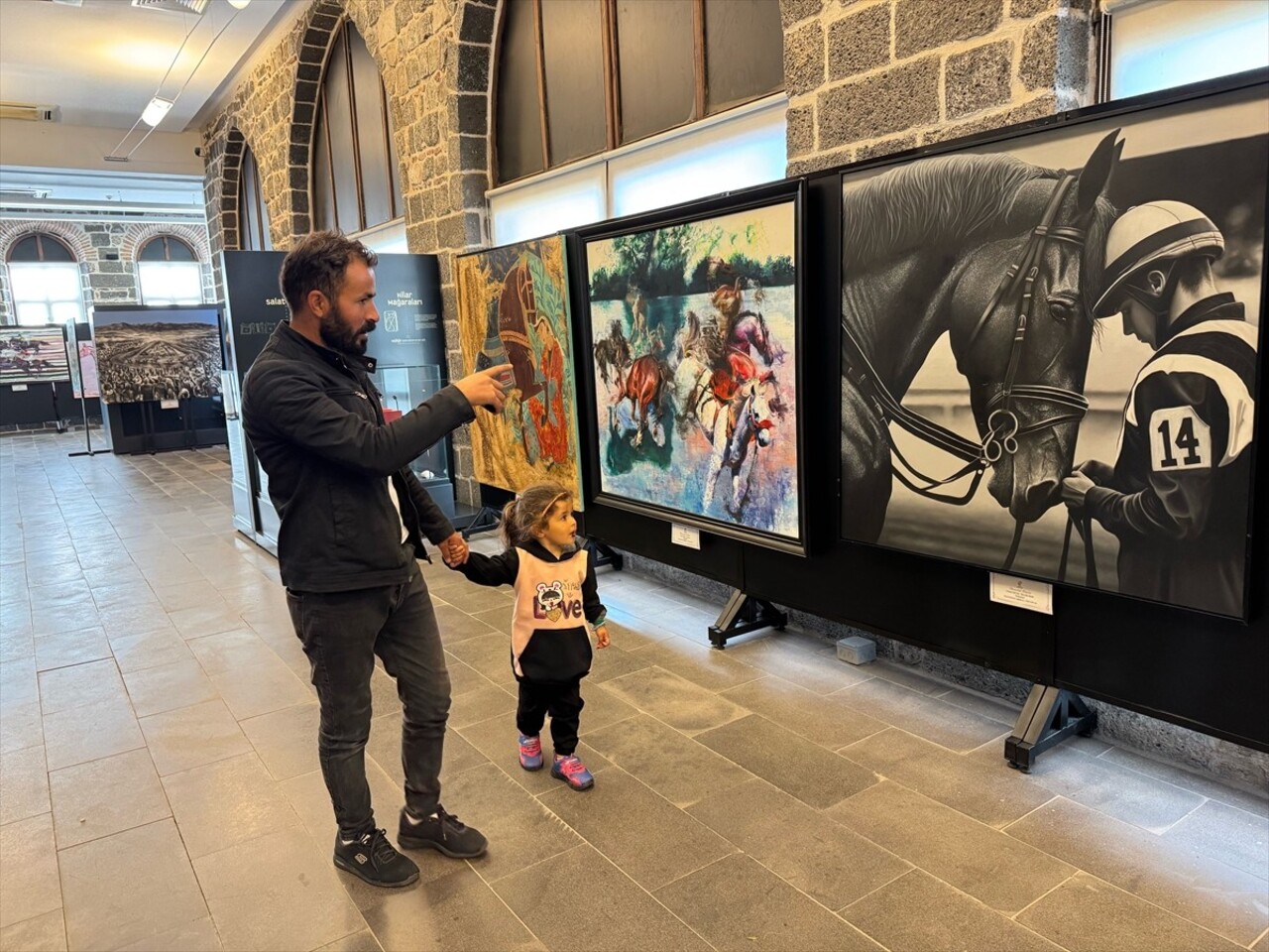 Diyarbakır Kültür Yolu Festivali, kültür ve sanat etkinlikleriyle devam ediyor. Kültür ve Turizm...