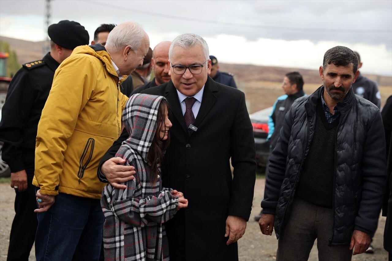 Sivas Valisi Yılmaz Şimşek, kentte meydana gelen 4,7 ve 4,1 büyüklüğündeki depremlerin ardından...