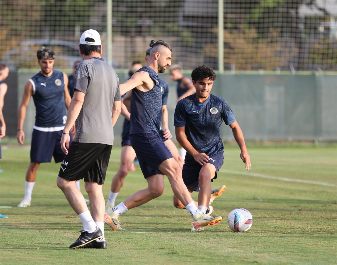 Corendon Alanyaspor takımı, Cengiz Aydoğan Tesisleri'nde Kasımpaşa maçı hazırlıklarını sürdürdü....