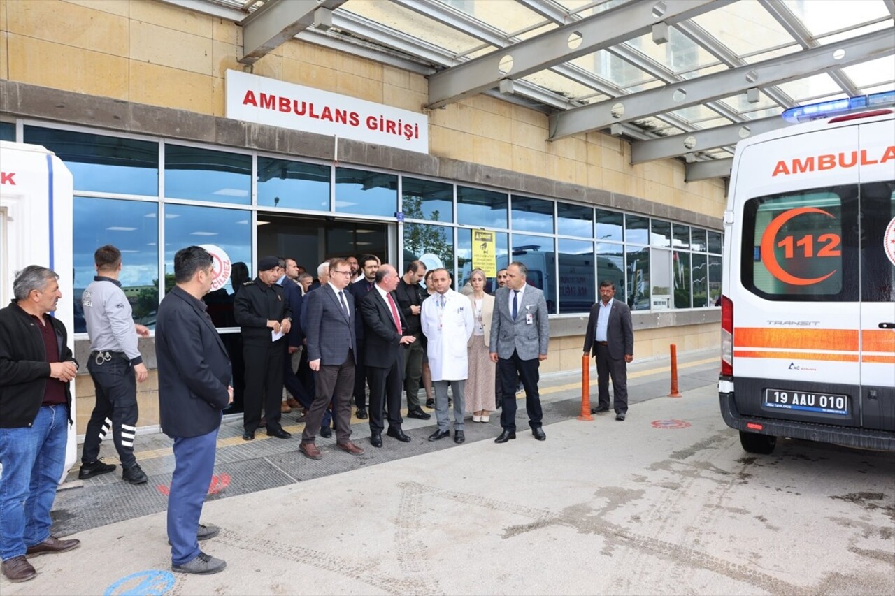 Çorum'un Alaca ilçesinde işçileri taşıyan servis minibüsü ile zift yüklü tankerin çarpışması...