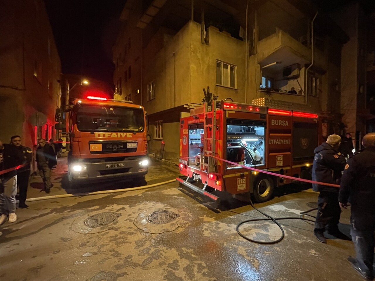 Bursa'nın Osmangazi ilçesinde evde çıkan yangında ağır yaralanan 70 yaşındaki felçli hasta...