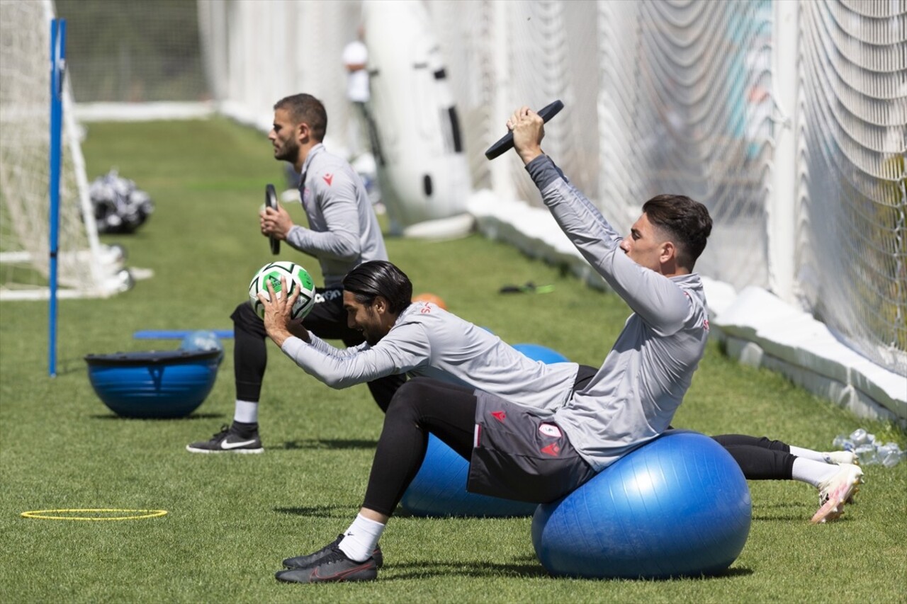 Erciyes Kayak Merkezinde Kayseri Büyükşehir Belediyesince yapılan tesisler, futboldan tenise...