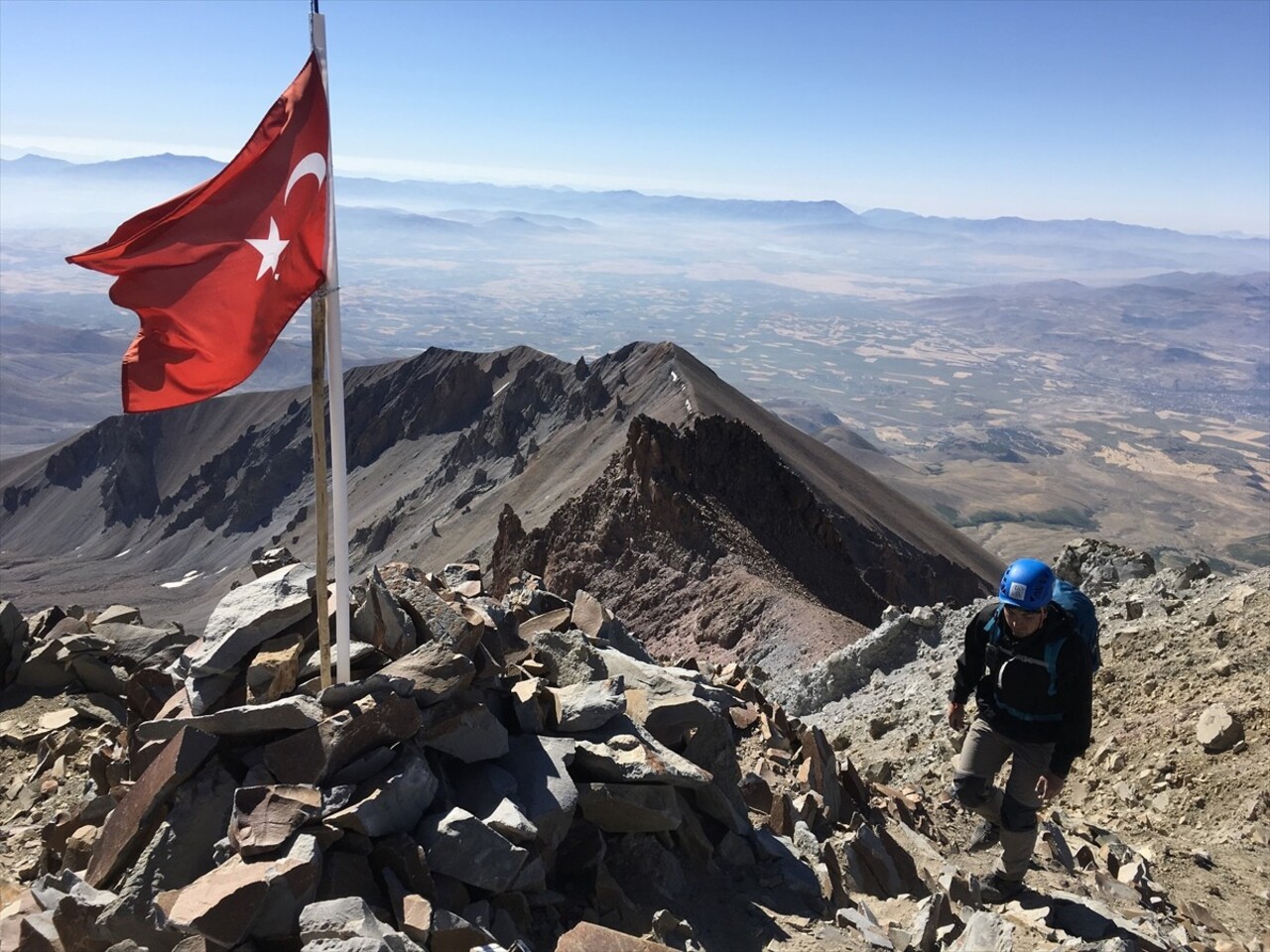 Erciyes Kayak Merkezinde Kayseri Büyükşehir Belediyesince yapılan tesisler, futboldan tenise...