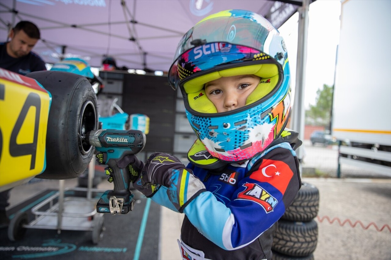 Motor sporlarında yetenekleri ve mücadelesiyle beğeni kazanan 5 yaşındaki Zayn Sofuoğlu...