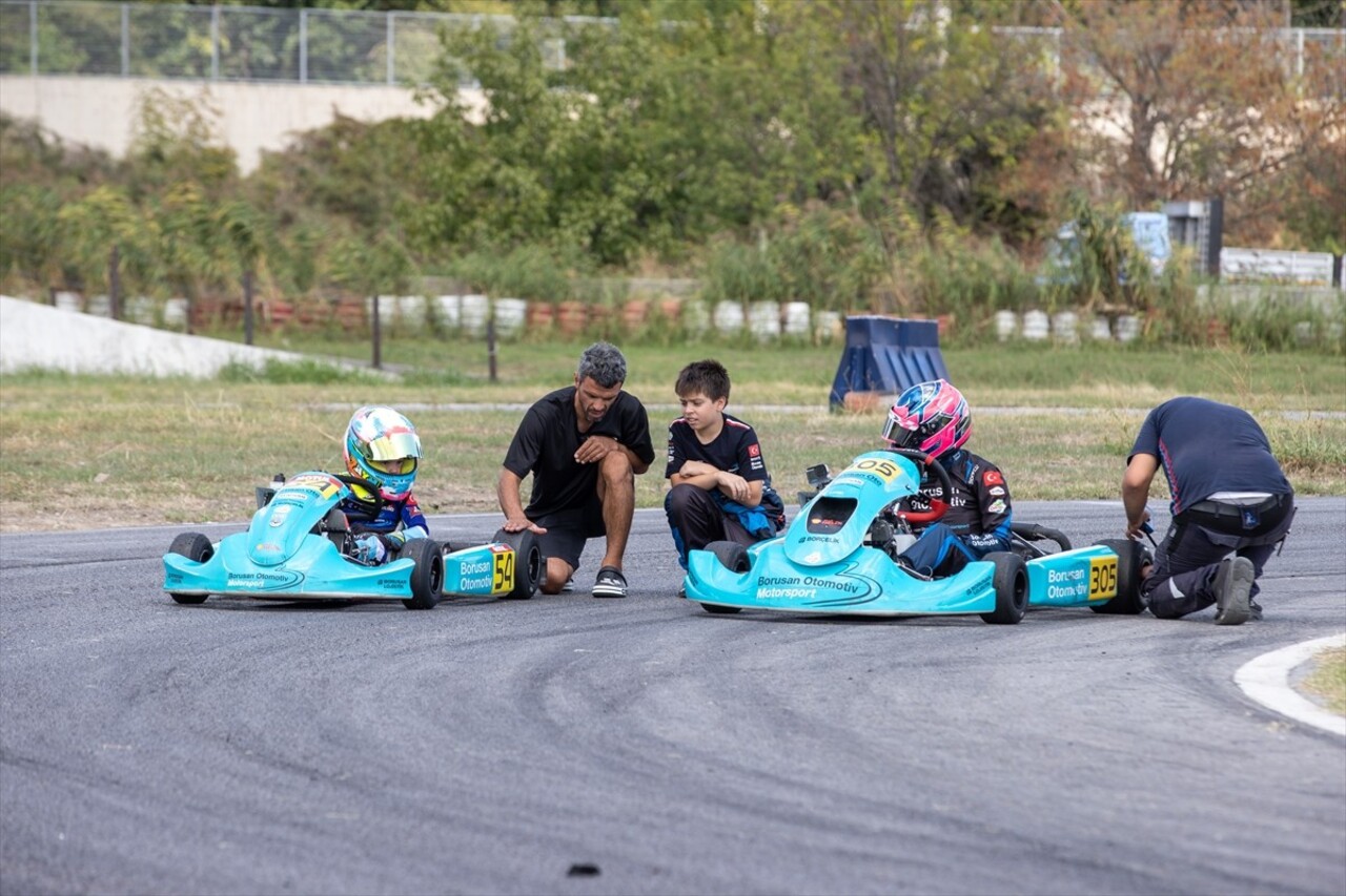 Motor sporlarında yetenekleri ve mücadelesiyle beğeni kazanan 5 yaşındaki Zayn Sofuoğlu...