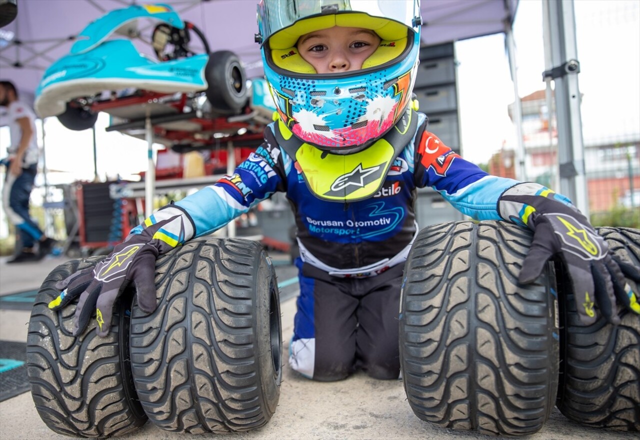 Motor sporlarında yetenekleri ve mücadelesiyle beğeni kazanan 5 yaşındaki Zayn Sofuoğlu...