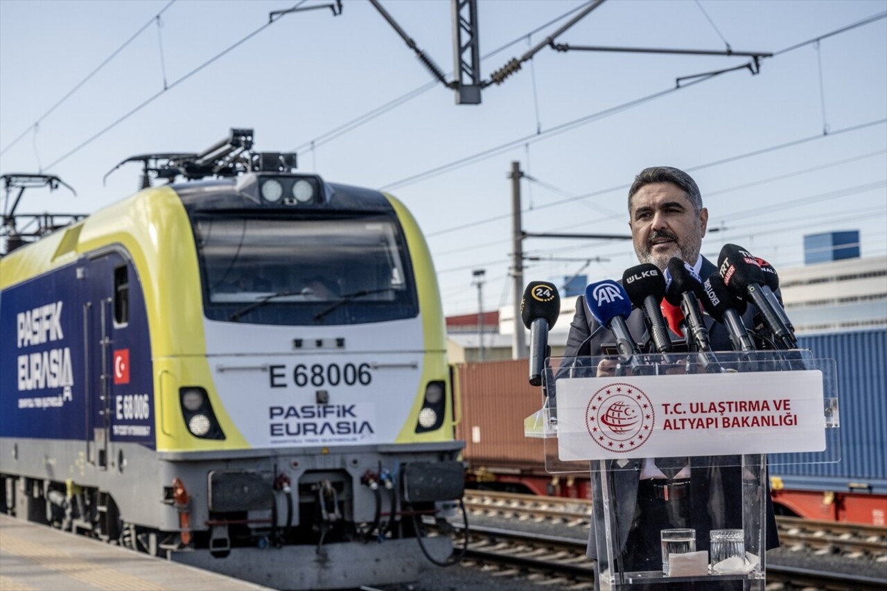 Pasifik Eurasia Demiryolu İşletmeciliği İstanbul-Budapeşte ilk yük trenini Halkalı İstasyonu'ndan...