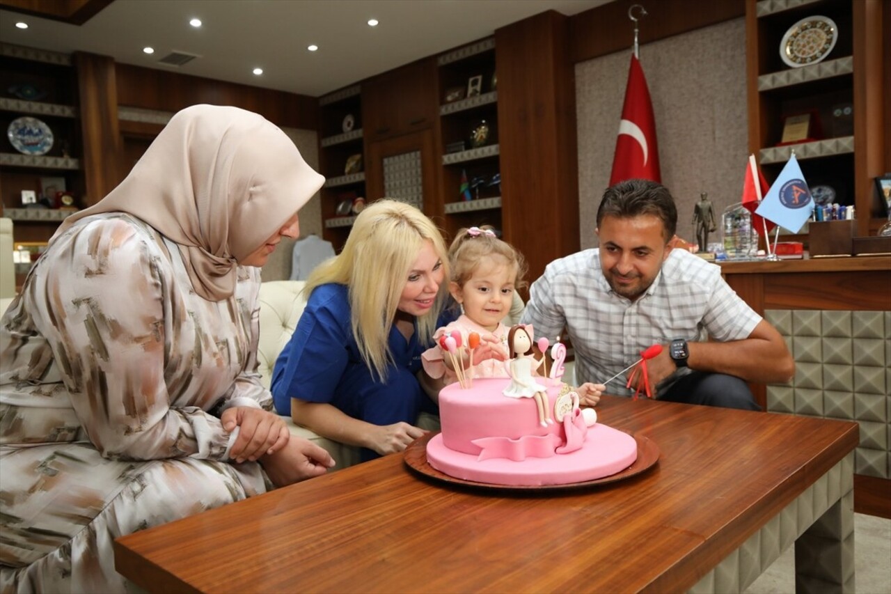 Türkiye'nin kadavradan ikinci rahim nakli hastası Havva Erdem'in dünyaya gelen "Özlenen" isimli...