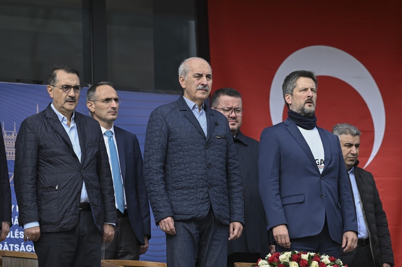 TBMM Başkanı Numan Kurtulmuş (solda), TBMM Parlamenterler Spor Kulübü ile Macaristan Ulusal...