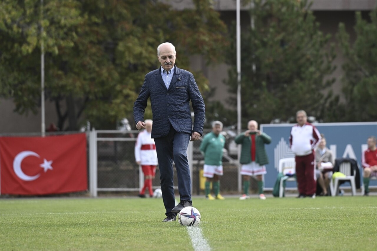 TBMM Başkanı Numan Kurtulmuş (solda), TBMM Parlamenterler Spor Kulübü ile Macaristan Ulusal...