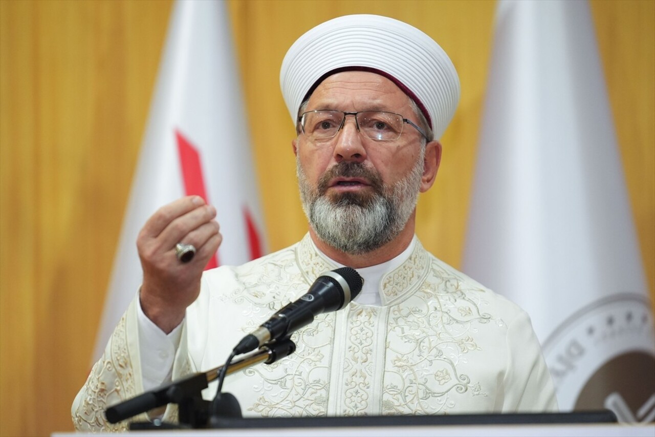 Diyanet İşleri Başkanı Prof. Dr. Ali Erbaş, Türkiye Diyanet Vakfı İslam Araştırmaları Merkezi...