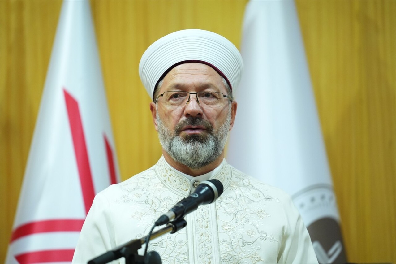 Diyanet İşleri Başkanı Prof. Dr. Ali Erbaş, Türkiye Diyanet Vakfı İslam Araştırmaları Merkezi...