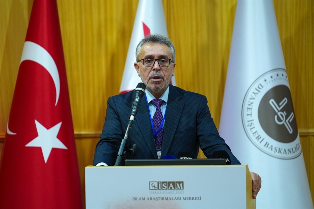 Diyanet İşleri Başkanı Prof. Dr. Ali Erbaş, Türkiye Diyanet Vakfı İslam Araştırmaları Merkezi...