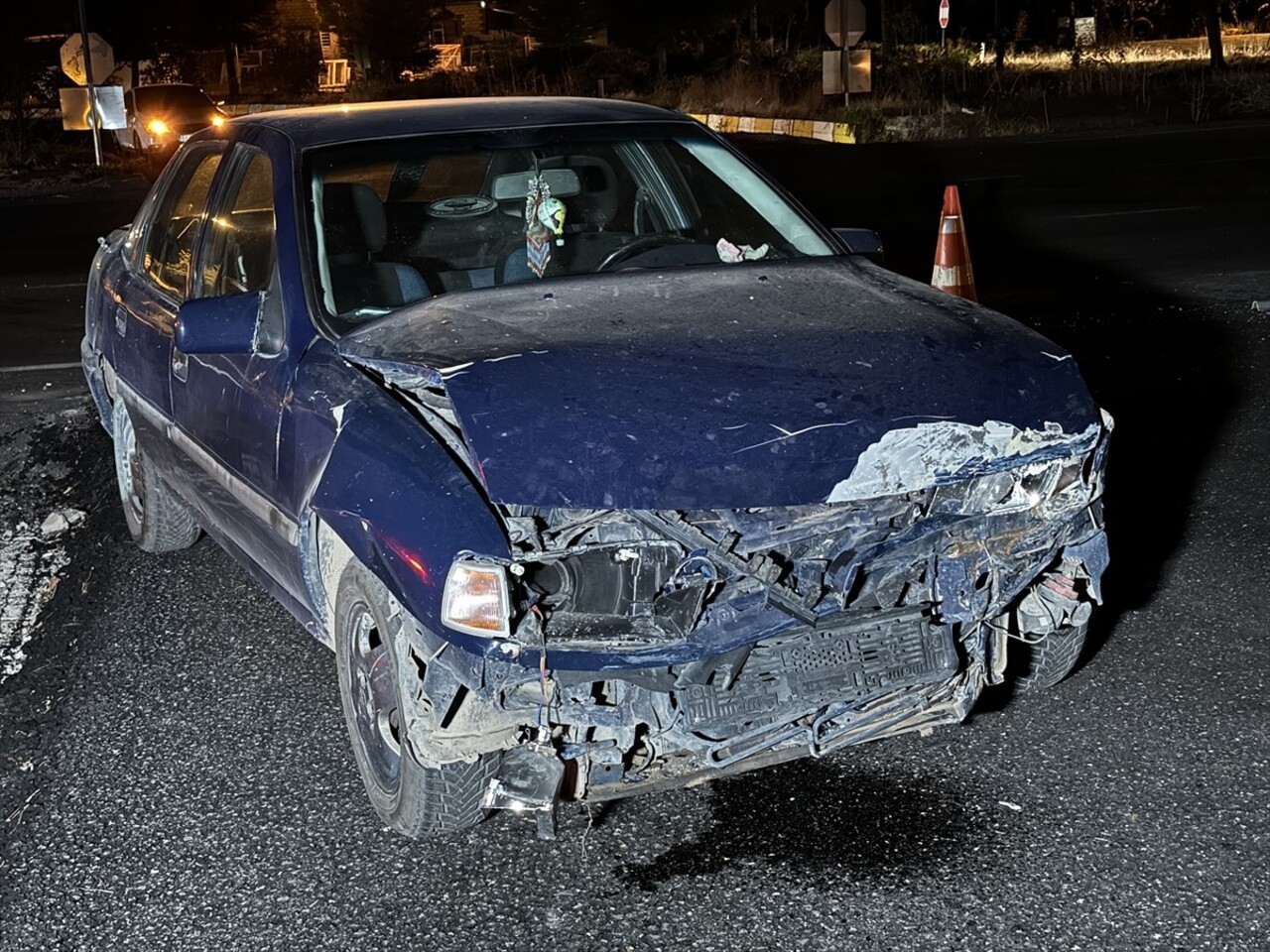 Nevşehir'in Acıgöl ilçesinde 3 otomobilin karıştığı trafik kazasında 5'i turist 7 kişi...