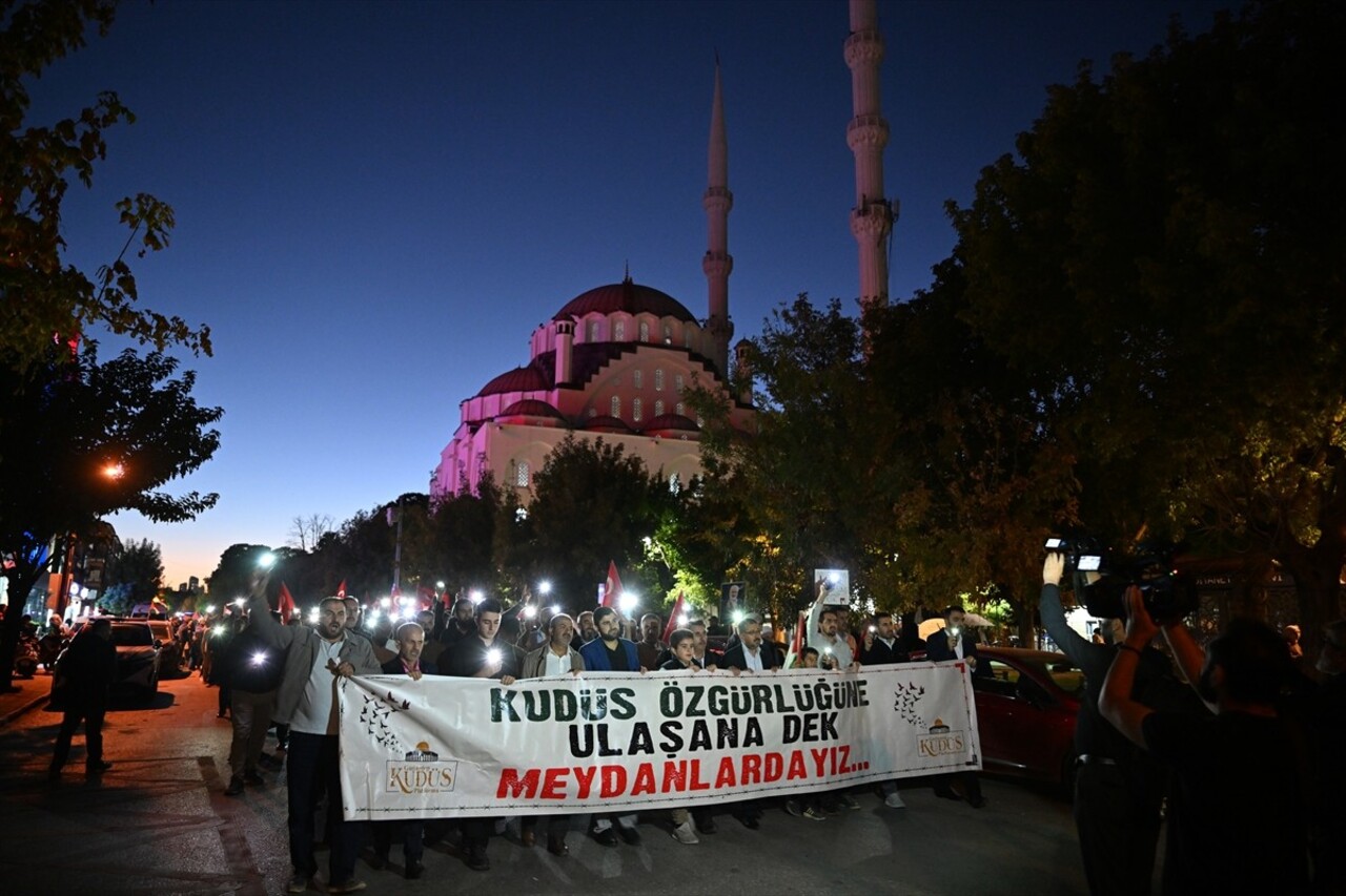 İsrail'in Filistin'e yönelik saldırıları Gaziantep'te protesto edildi. Gaziantep Kudüs...