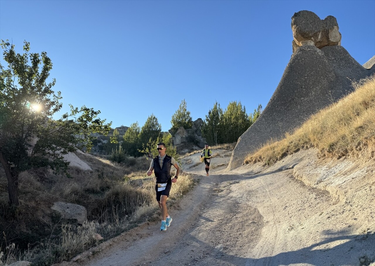 Nevşehir'de düzenlenen ve 73 ülkeden 2 bin 395 sporcunun katıldığı Salomon Kapadokya Ultra Trail...