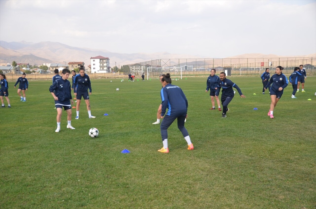 Türkiye Futbol Federasyonu (TFF) Kadınlar 1. Ligi ekiplerinden Yüksekovaspor Kadın Futbol Takımı...