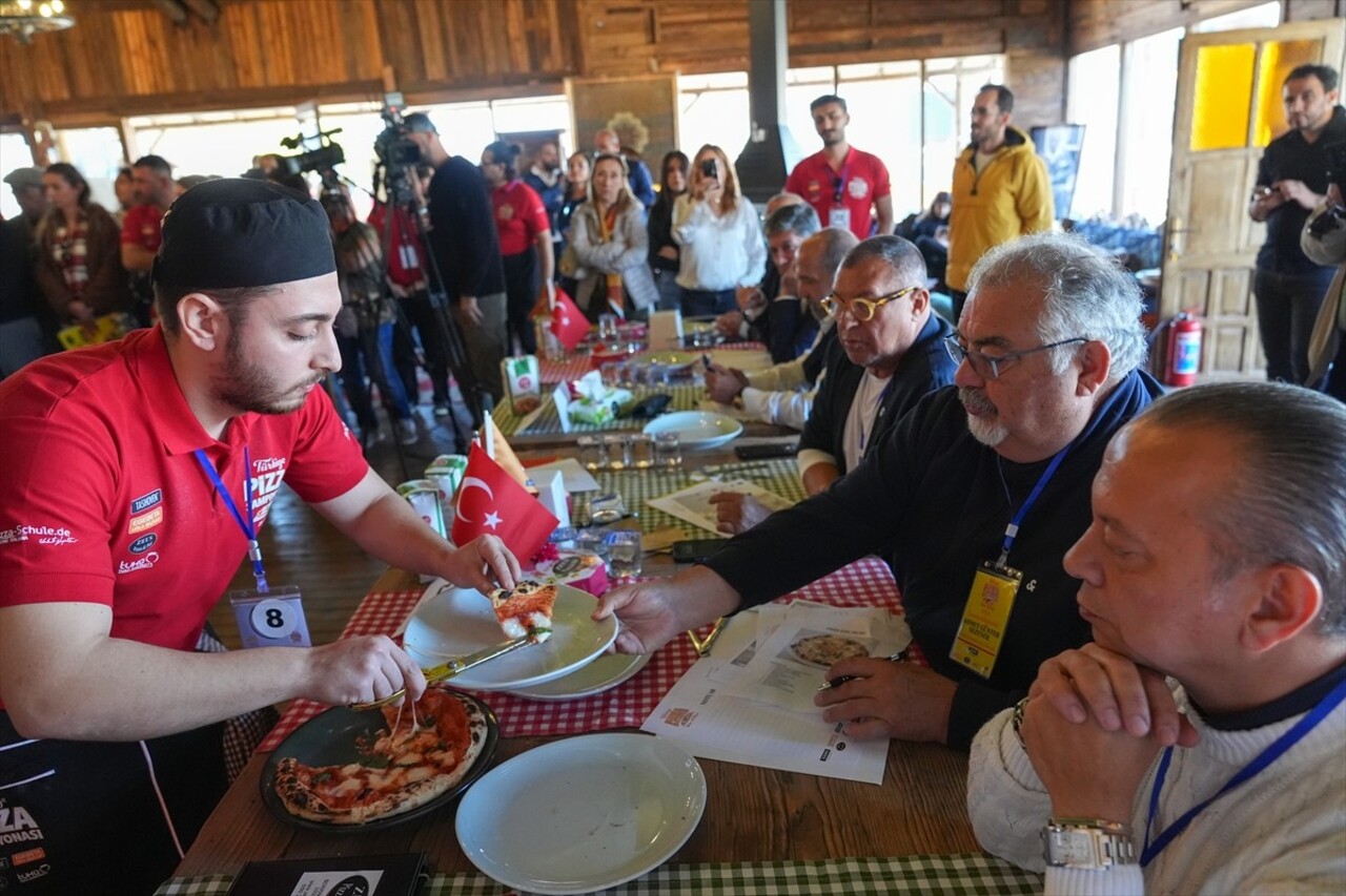 İzmir'de Türkiye Pizza Şampiyonası düzenlendi. Urla ilçesindeki etkinlik alanında gerçekleştirilen...