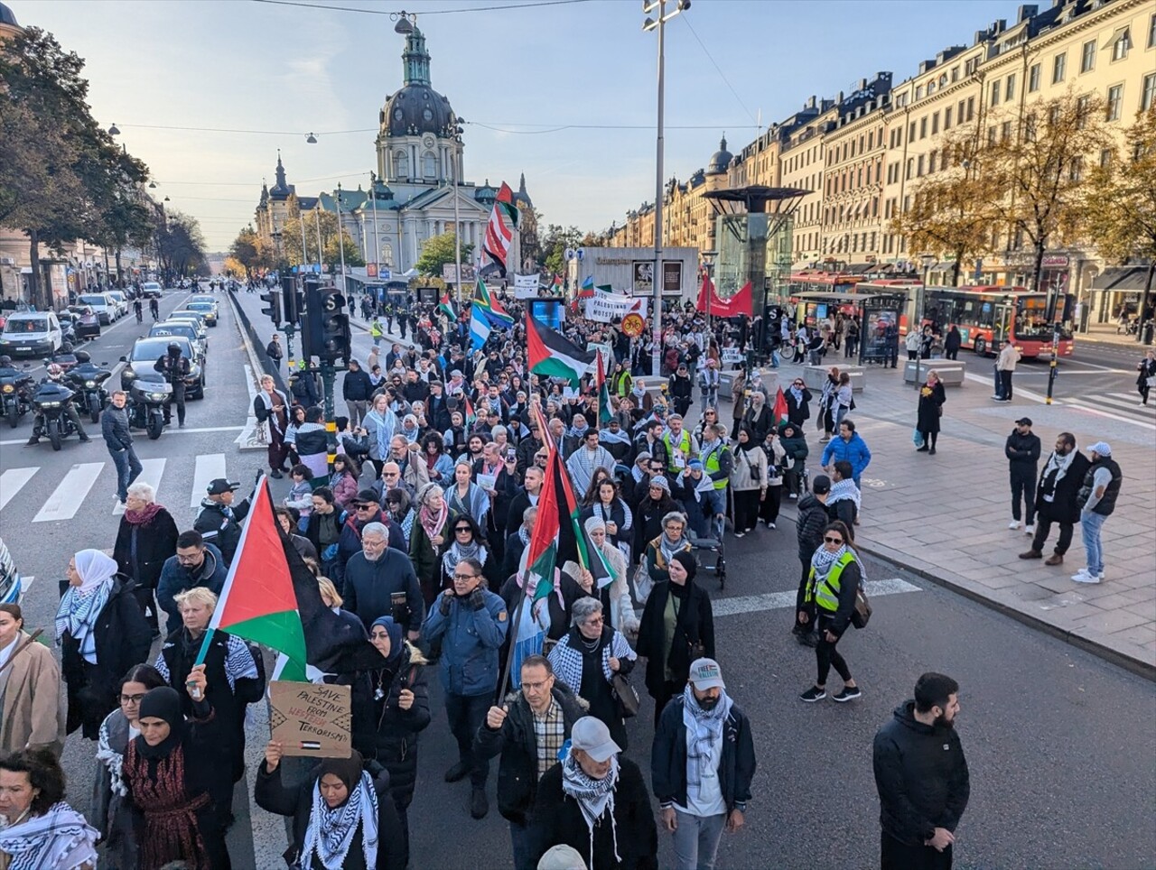 İsveç'in başkenti Stockholm'de, İsrail'in Gazze ve Lübnan'da devam eden saldırıları protesto...