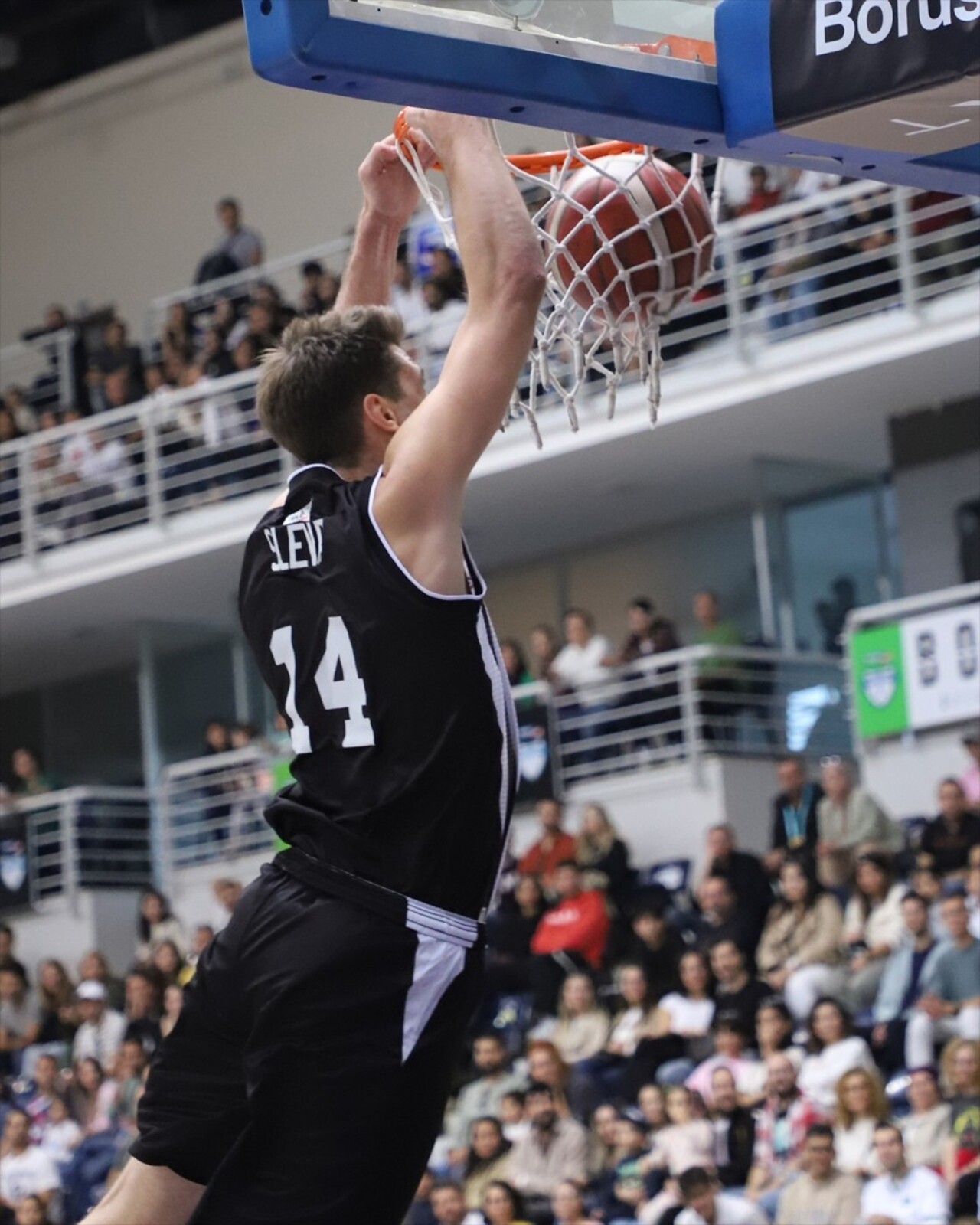 Türkiye Sigorta Basketbol Süper Ligi'nin 3. hafta maçında, Yukatel Merkezefendi Belediyesi Basket...