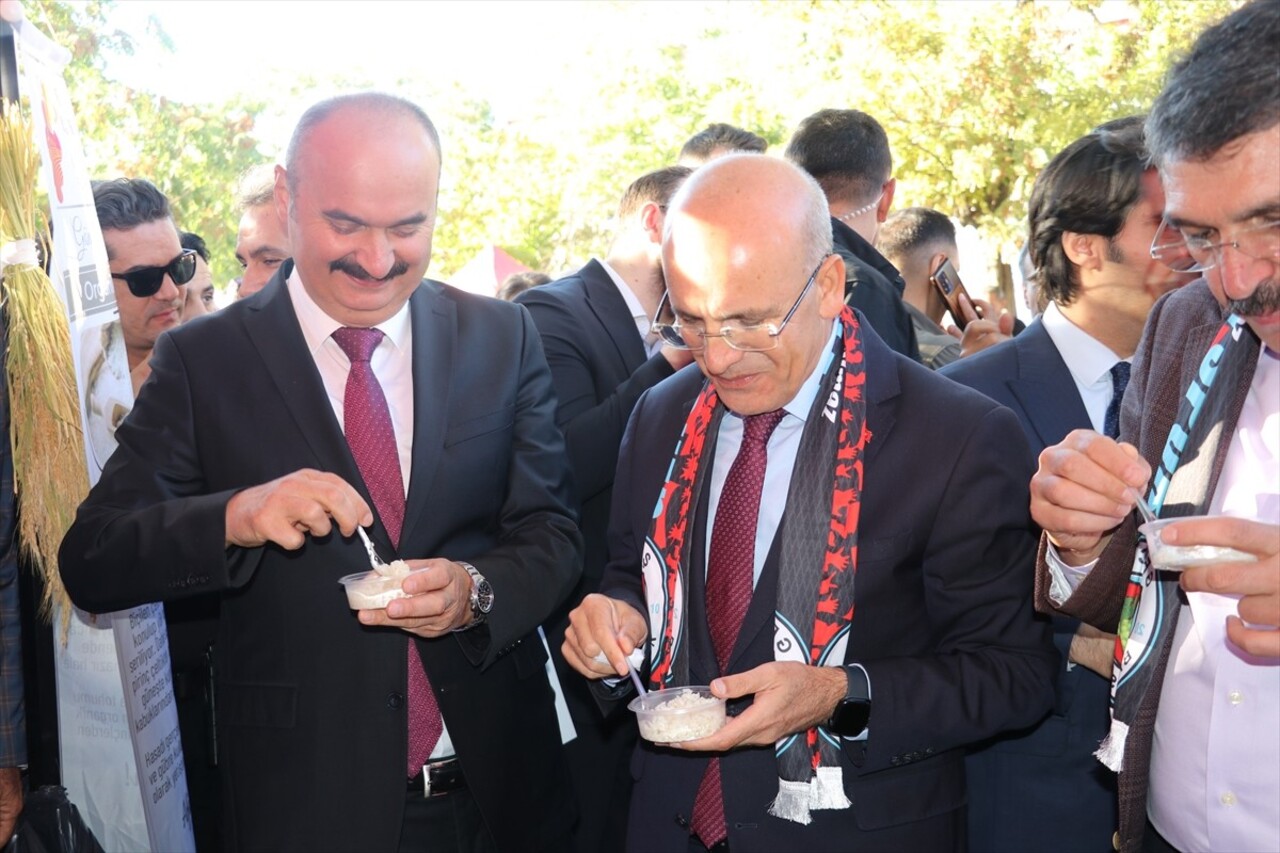 Hazine ve Maliye Bakanı Mehmet Şimşek, Batman'ın Gercüş ilçesinde bu yıl üçüncüsü düzenlenen "Bağ...