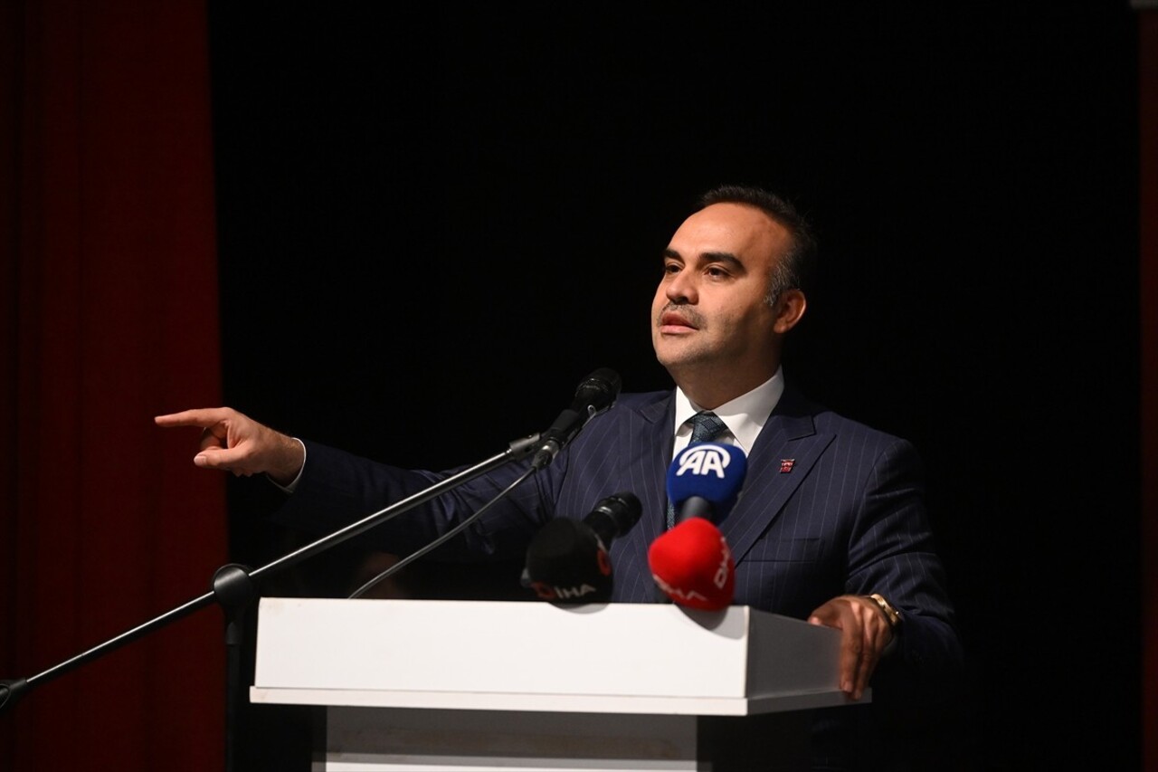 Sanayi ve Teknoloji Bakanı Mehmet Fatih Kacır, AK Parti Süleymanpaşa 4. Olağan İlçe Kongresi'ne...