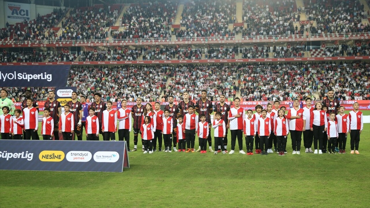 Trendyol Süper Lig'in 9. haftasında  Onvo Antalyaspor ile Galatasaray karşılaştı. Karşılaşma...