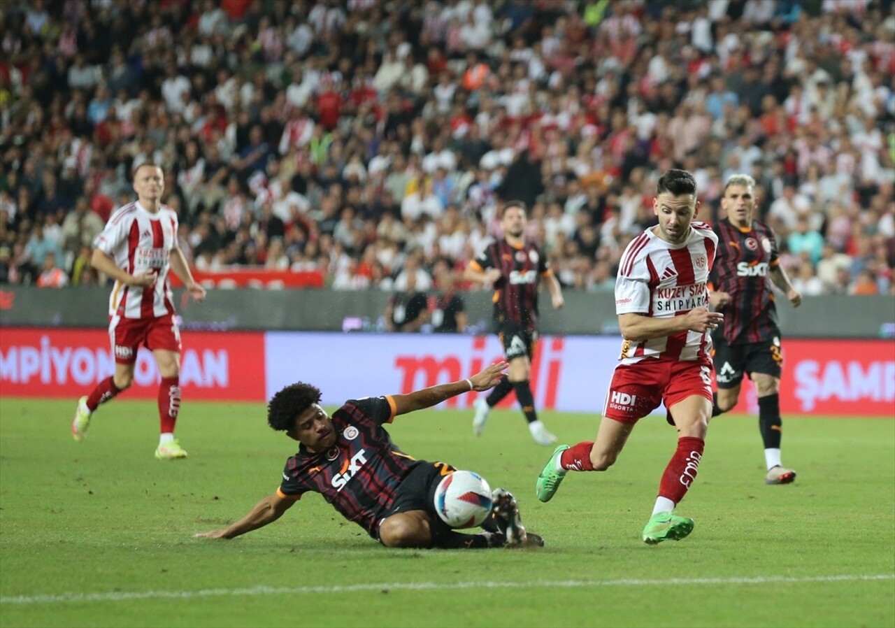 Trendyol Süper Lig'in 9. haftasında  Onvo Antalyaspor ile Galatasaray karşılaştı. Karşılaşma...