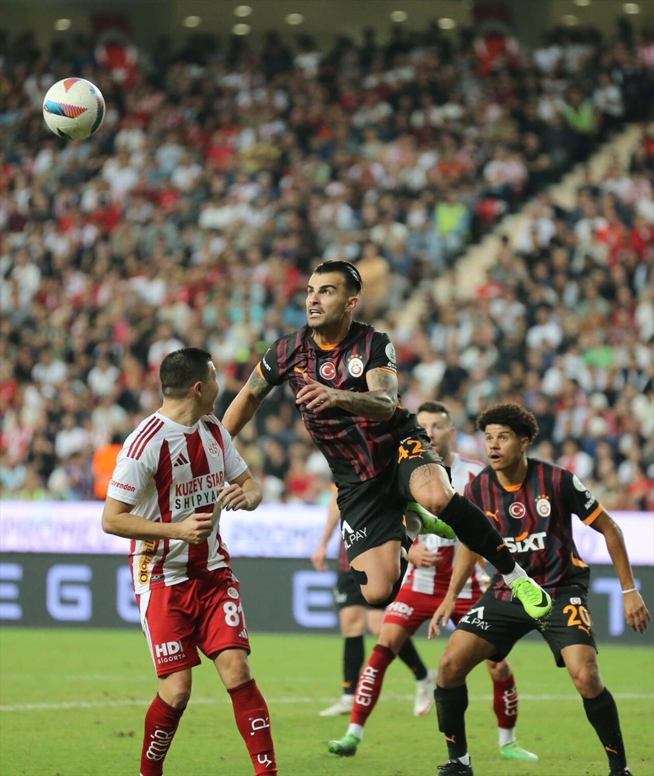 Trendyol Süper Lig'in 9. haftasında Onvo Antalyaspor ile Galatasaray, Corendon Airlines Park...