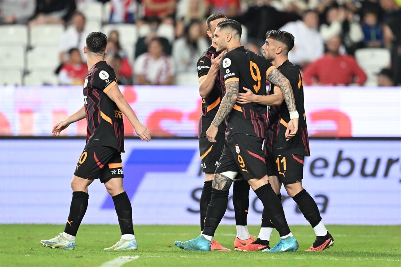 Trendyol Süper Lig'in 9. haftasında Onvo Antalyaspor ile Galatasaray, Corendon Airlines Park...