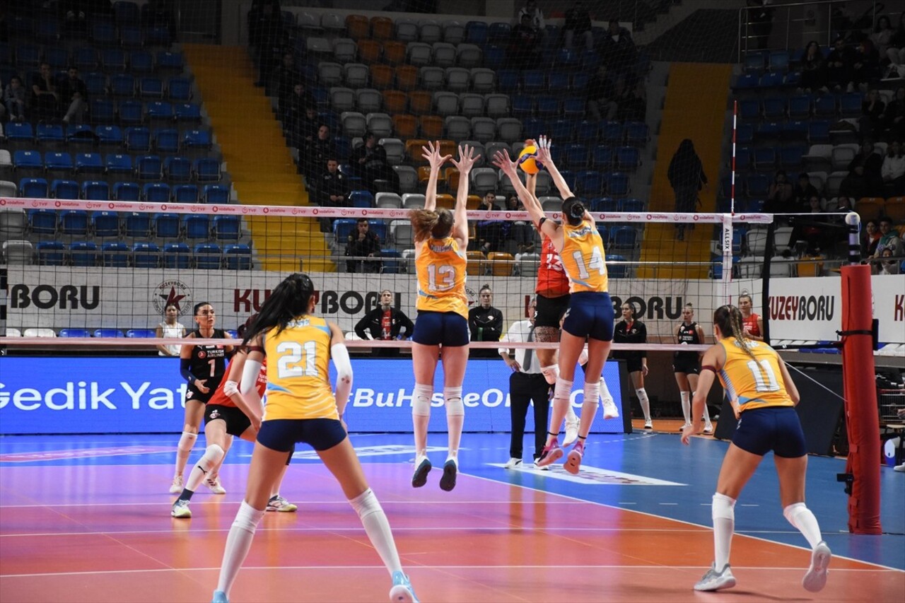 Voleybol Vodafone Sultanlar Ligi'nin 3. hafta mücadelesinde Kuzeyboru, Türk Hava Yolları ile...