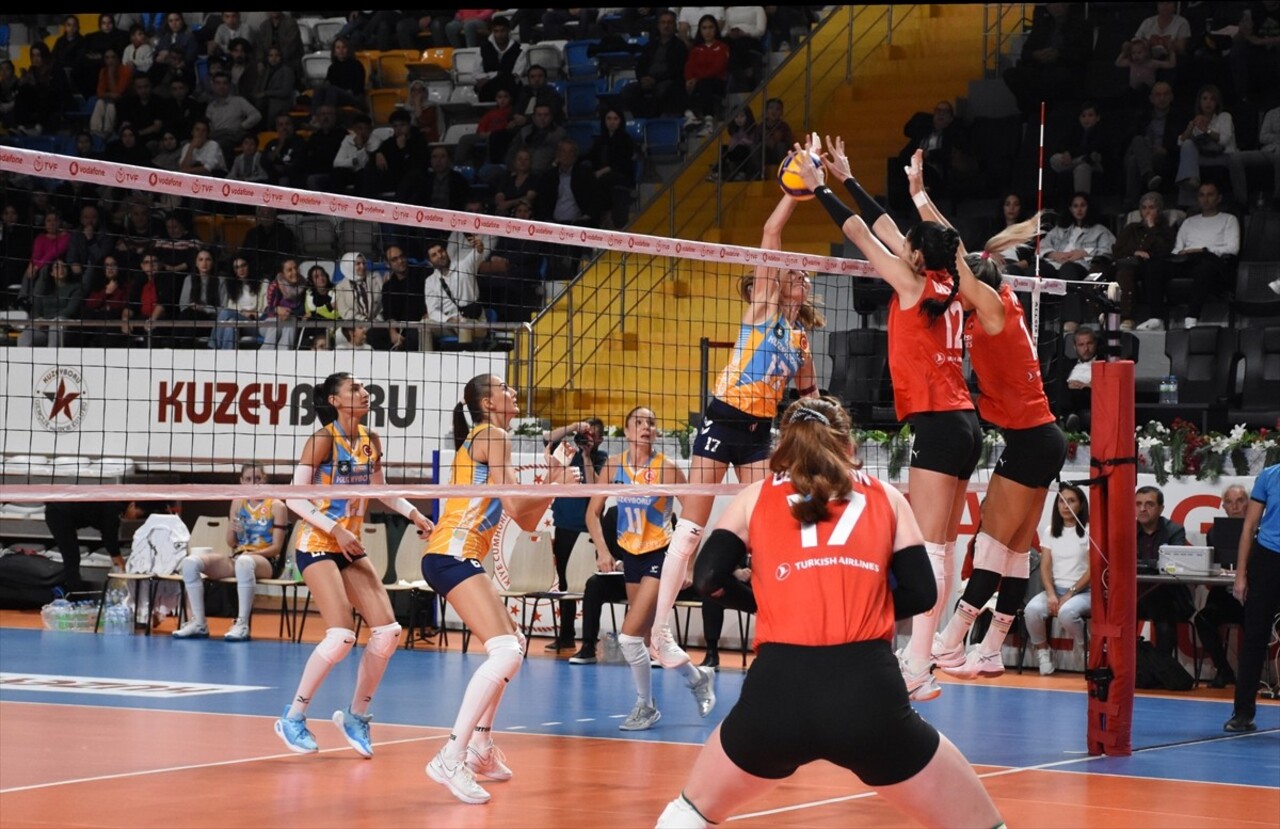 Voleybol Vodafone Sultanlar Ligi'nin 3. hafta mücadelesinde Kuzeyboru, Türk Hava Yolları ile...