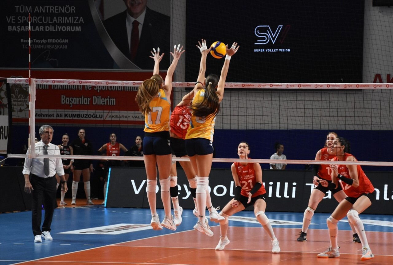 Voleybol Vodafone Sultanlar Ligi'nin 3. hafta mücadelesinde Kuzeyboru, Türk Hava Yolları ile...