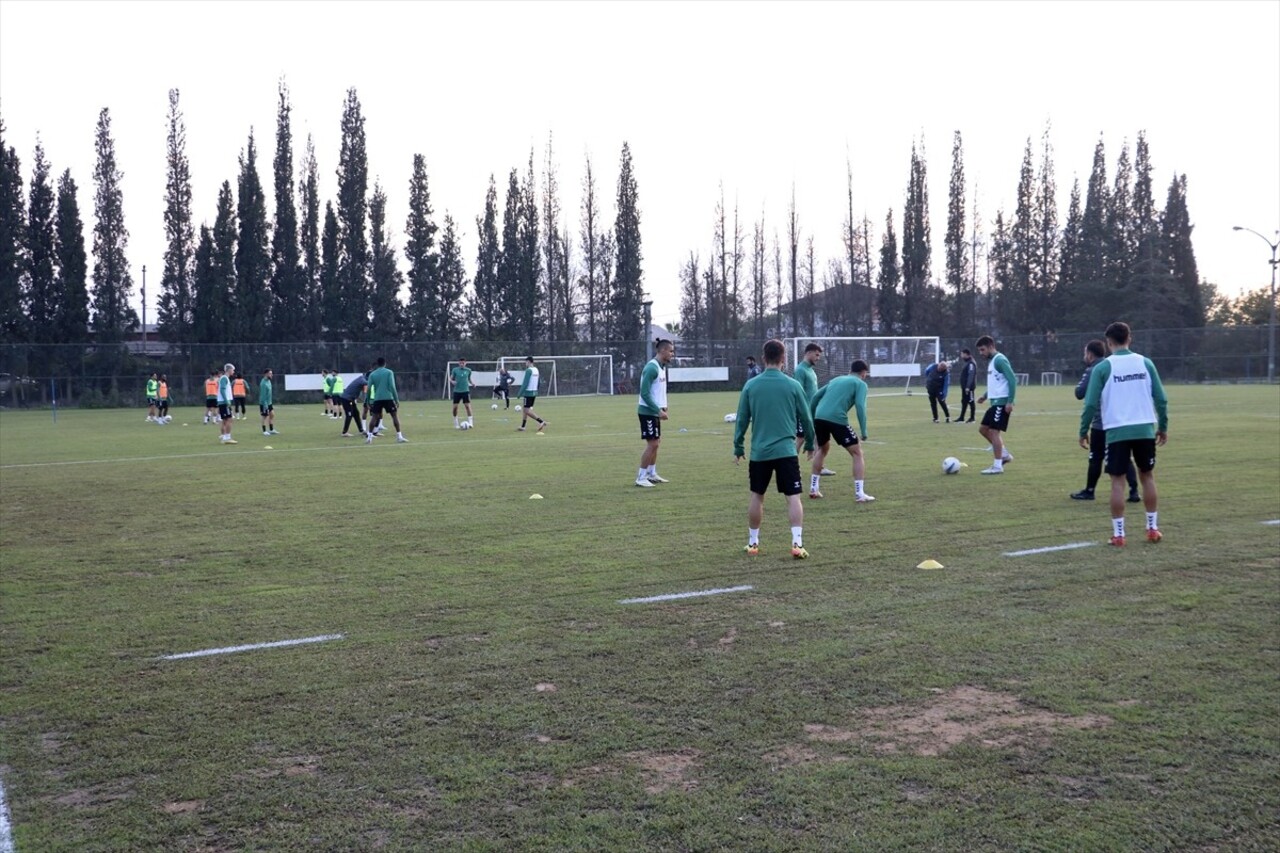 Sakaryaspor, Trendyol 1. Lig'in 10. haftasında deplasmanda Teksüt Bandırmaspor ile yapacağı maçın...