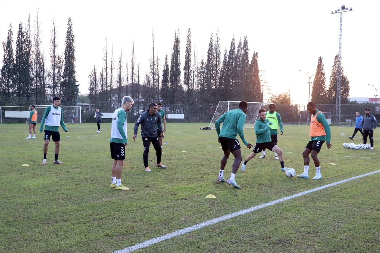 Sakaryaspor, Trendyol 1. Lig'in 10. haftasında deplasmanda Teksüt Bandırmaspor ile yapacağı maçın...