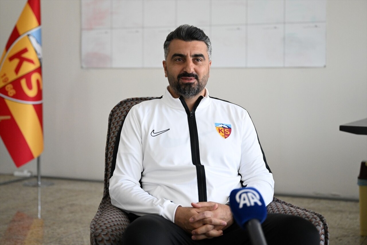 Trendyol Süper Lig ekiplerinden Bellona Kayserispor'un teknik direktörü Sinan Kaloğlu, kötü...