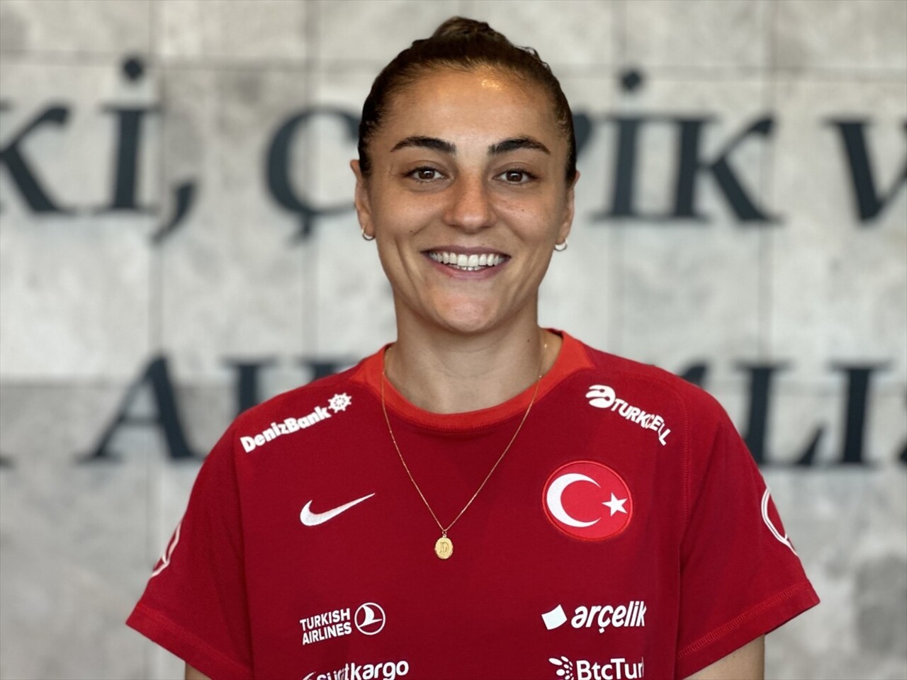 A Milli Kadın Futbol Takımı'nın tecrübeli oyuncusu Didem Karagenç, AA muhabirine açıklamalarda...