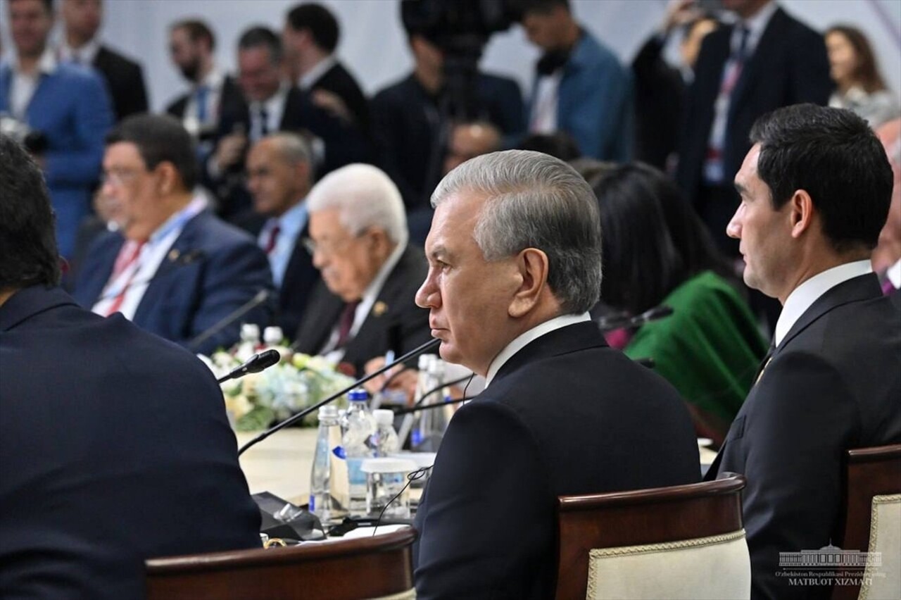 Özbekistan Cumhurbaşkanı Şevket Mirziyoyev, Rusya Federasyonu'na bağlı Tataristan Cumhuriyeti'nin...