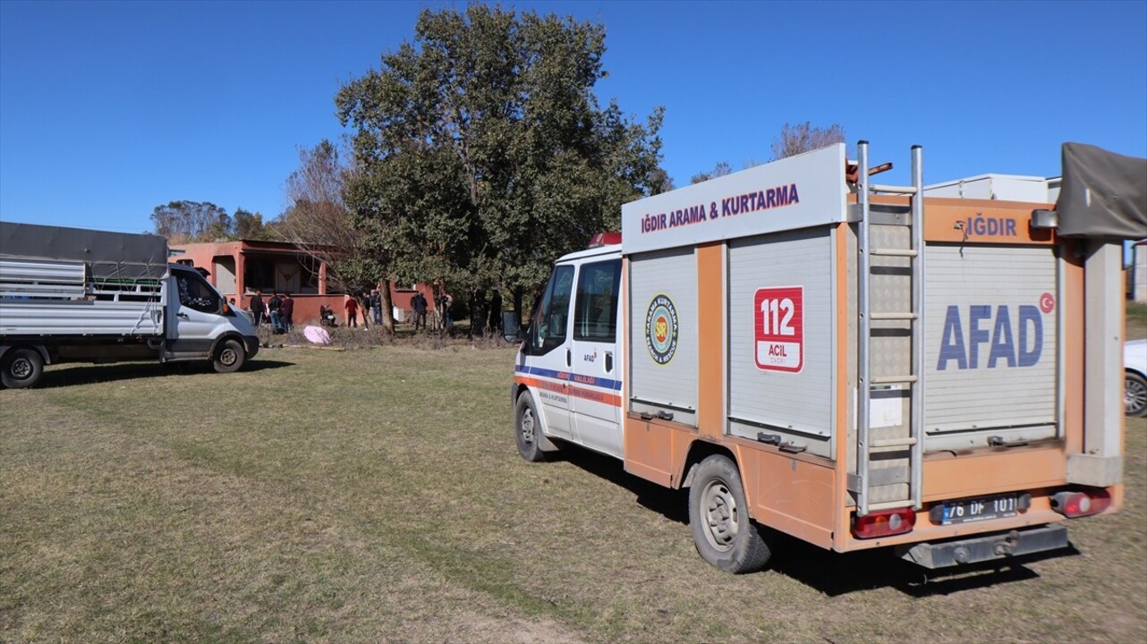 Iğdır'da, gecekonduda çıkan yangında 2 yaşındaki çocuk öldü. Olay yerine itfaiye, polis ve sağlık...