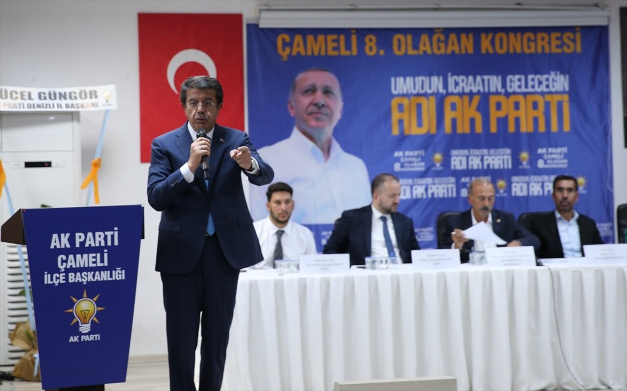 AK Parti Genel Başkan Yardımcısı Nihat Zeybekci (sol 4), Denizli'nin Çameli ilçesi Çameli...