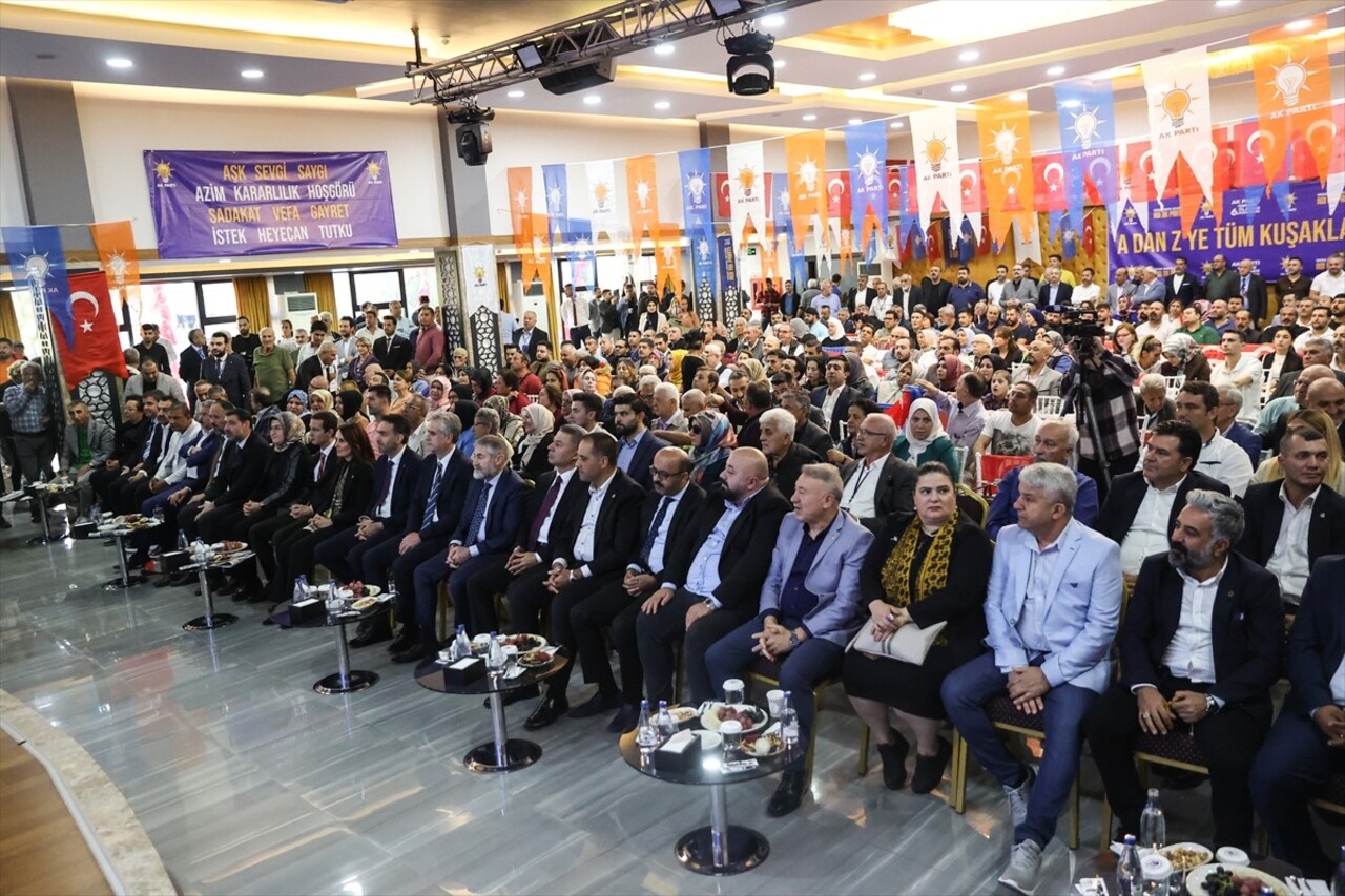 AK Parti Genel Başkan Yardımcısı Hasan Basri Yalçın, Mersin'deki Suphi Öner Öğretmenevi'nde...